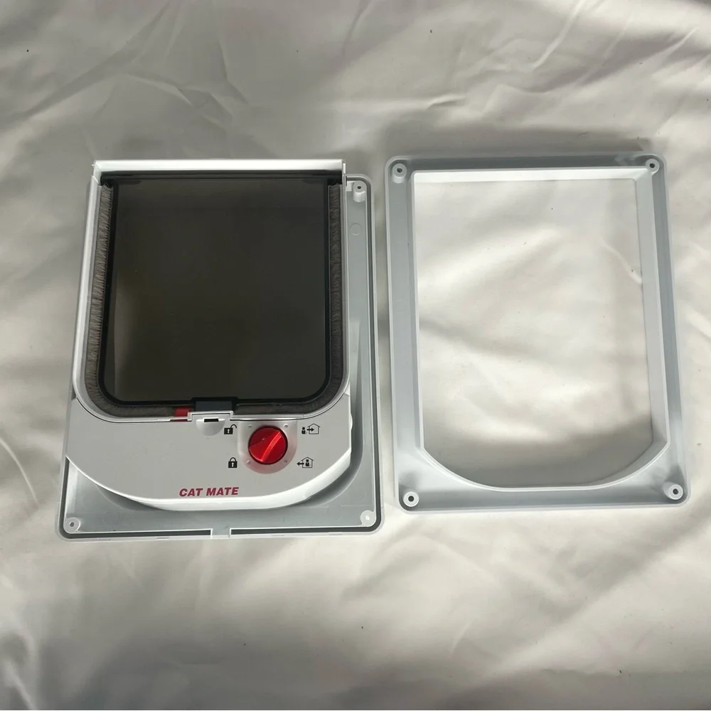 BNIB Cat Mate electromagnetic cat flap